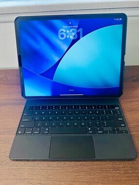 Apple iPad Pro 12.9-inch (6th gen) 128 GB, Wi-Fi + Cellular 12.9 in - Black